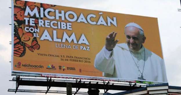 Morelianos esperan llegada del Papa Francisco en el Aeropuerto Francisco J. Múgica 