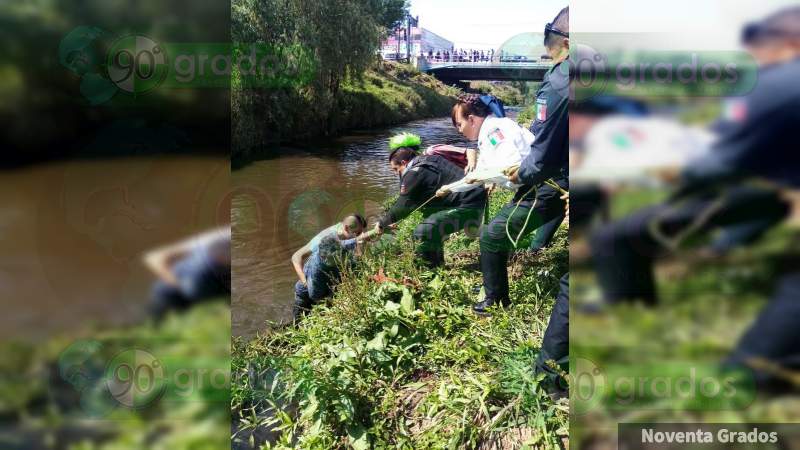Rescata Policía de Morelia a hombre en el Río Grande de Morelia, Michoacán - Foto 0 