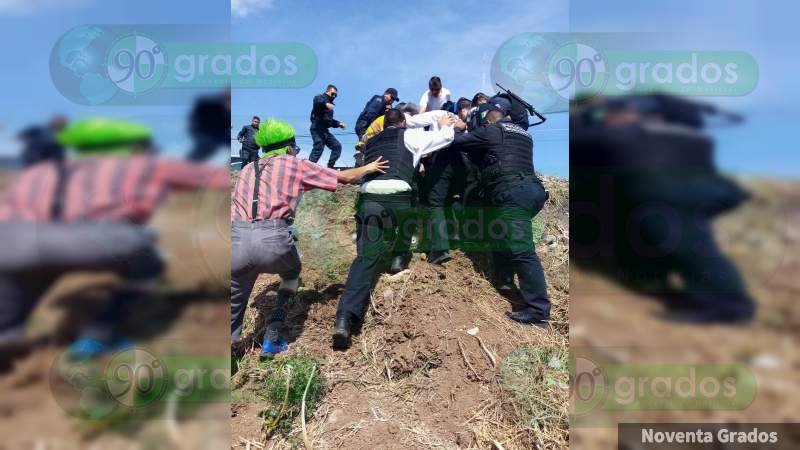 Rescata Policía de Morelia a hombre en el Río Grande de Morelia, Michoacán - Foto 1 