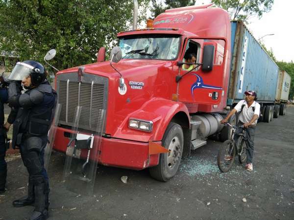 Se enfrenta porras de Gallos y Monarcas en Morelia - Foto 1 