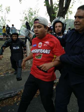 Se enfrenta porras de Gallos y Monarcas en Morelia - Foto 4 