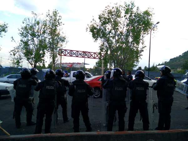 Se enfrenta porras de Gallos y Monarcas en Morelia - Foto 6 