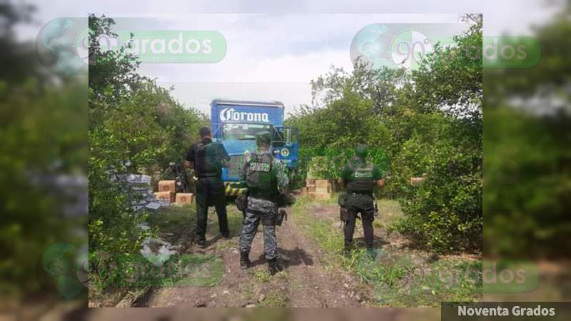 Recuperan mercancía de empresa robada por sujetos armados en Parácuaro, Michoacán - Foto 0 