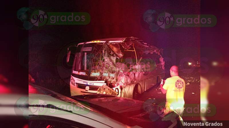 Un muerto y cuatro heridos deja choque entre autobuses en la Acapulco - Zihuatanejo, en Guerrero - Foto 1 