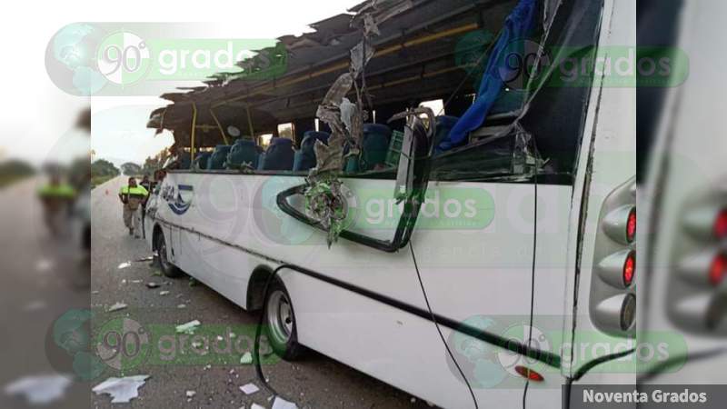 Un muerto y cuatro heridos deja choque entre autobuses en la Acapulco - Zihuatanejo, en Guerrero - Foto 2 