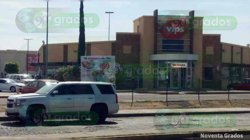 En operativo, Marina ingresa a un restaurante VIPS para detener a cuatro comensales, en Celaya, Guanajuato - Foto 2 