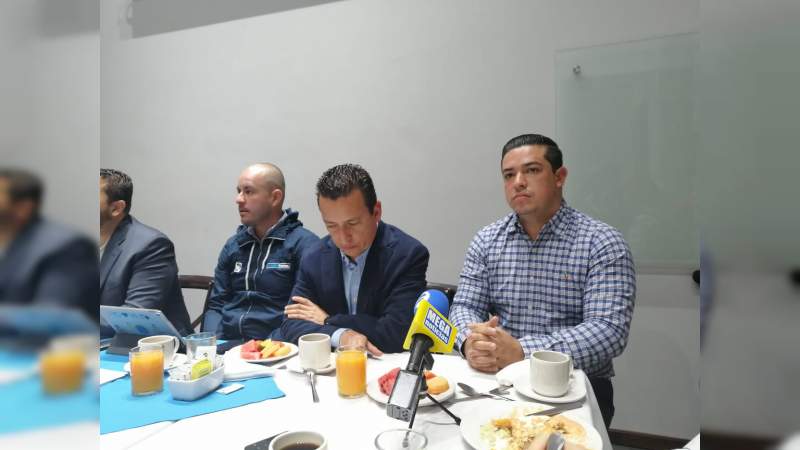 Urgen legisladores federales a Raúl Morón arme mesas de diálogo con transportistas que bloquean la ciclovía - Foto 0 