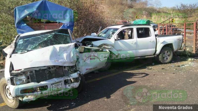 Accidente vehicular en Apatzingán deja un adulto mayor muerto y dos hermanos heridos - Foto 0 