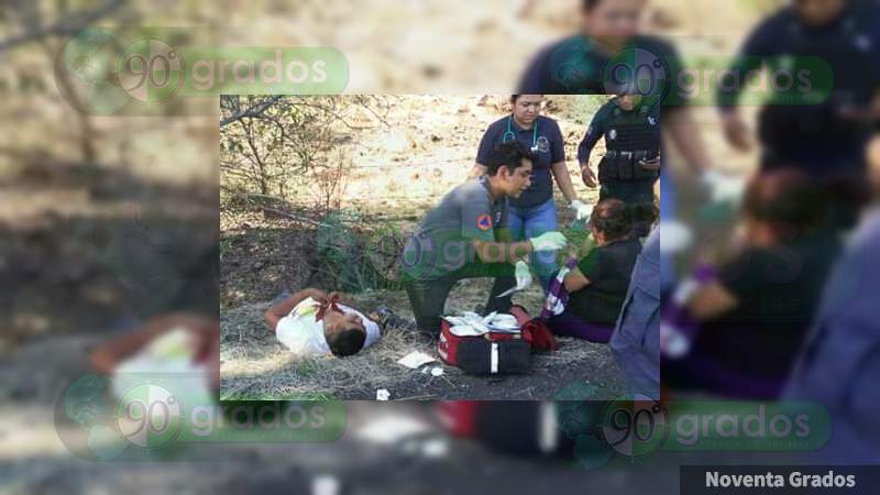 Accidente vehicular en Apatzingán deja un adulto mayor muerto y dos hermanos heridos - Foto 1 