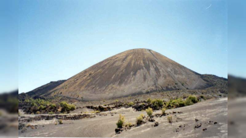 UMSNH participa en los festejos del 77 aniversario del nacimiento del Volcán Paricutín - Foto 0 