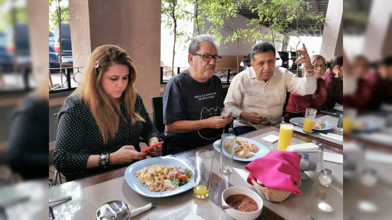 Paco Ignacio Taibo ll de gira en Apatzingán, Michoacán - Foto 4 
