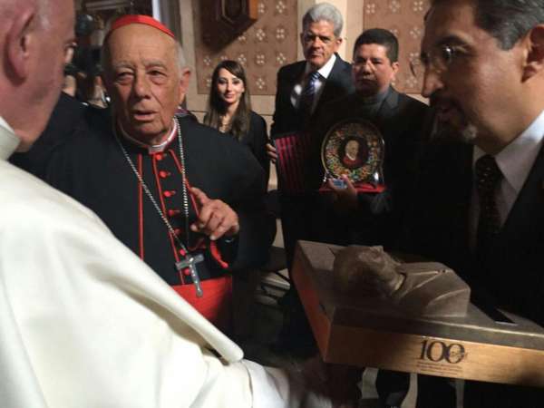 Comparte Papa Francisco obra y legado de Don Vasco, con rector de UMSNH 