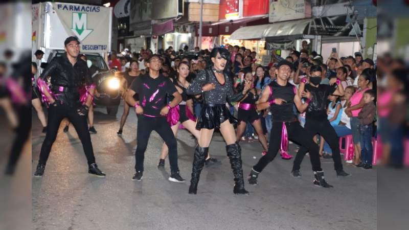 Celebran el carnaval en Apatzingán - Foto 0 