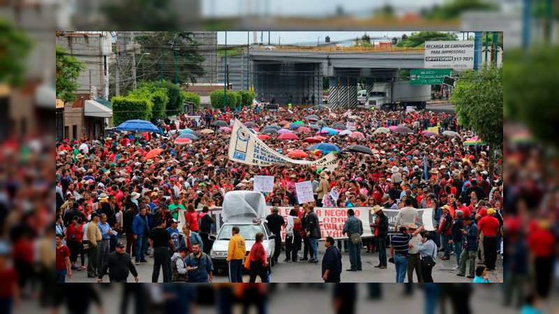 #Morelia envuelta en caos vehícular por #Megamarcha del #CNTE - Foto 0 
