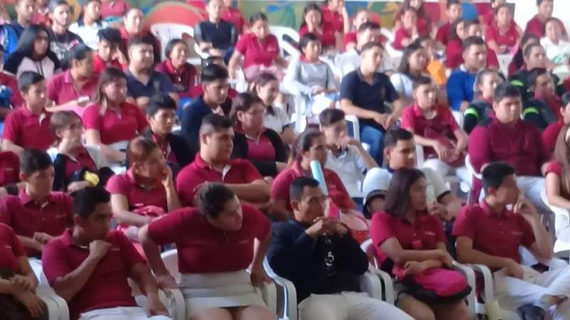 En 2020 ya son 40 conferencias motivacionales y para la recuperación de valores que se imparten a adolescentes de Múgica - Foto 0 