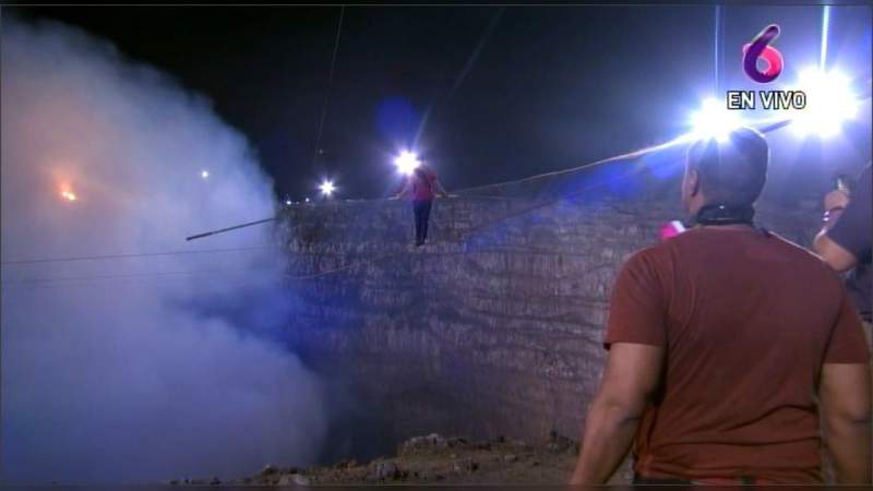 Acróbata estadounidense atraviesa el cráter de un volcán activo en Nicaragua - Foto 2 